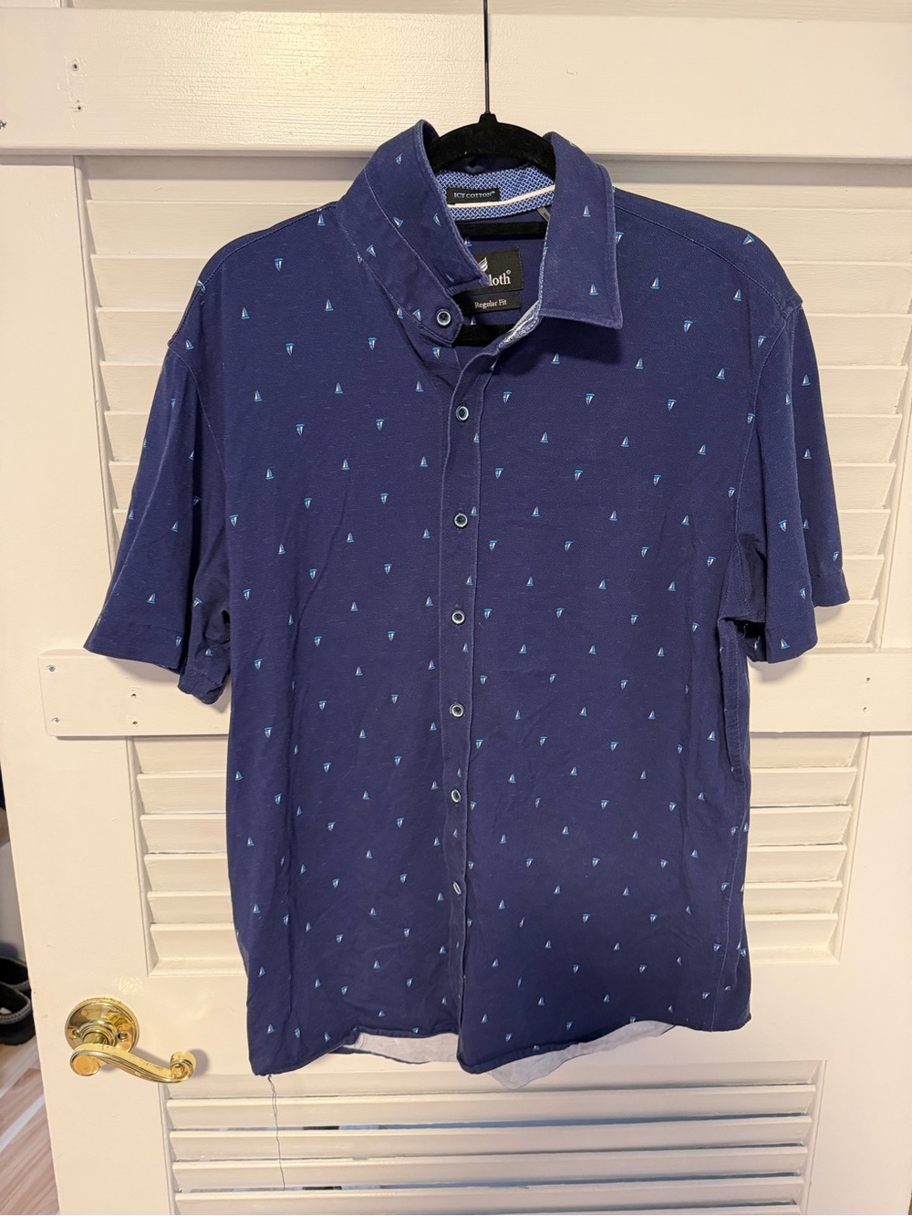 Men's Navy Short-Sleeve Button-Down Shirt with Light Blue Sail Motif